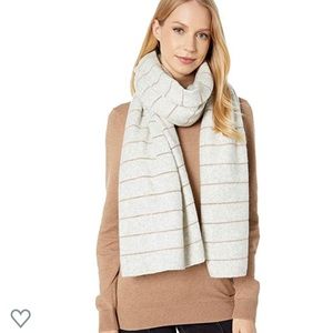 PRICE IS FIRM.UGG SCARF Lurex Striped scarf / Wrap